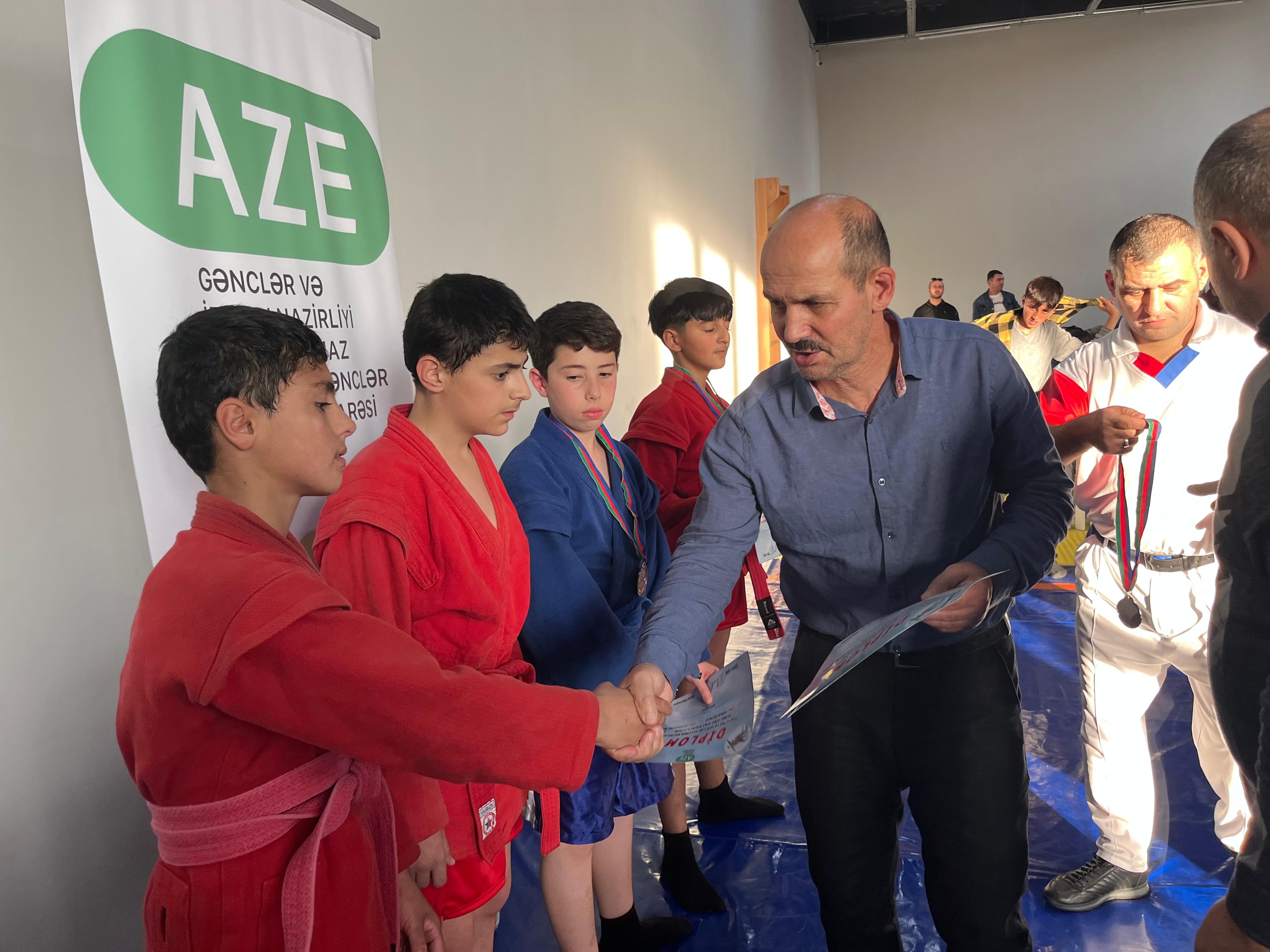 Kiçik yaşlı uşaqlar və kiçik yaşlı yeniyetmələr arasında  sambo üzrə zona birinciliyi