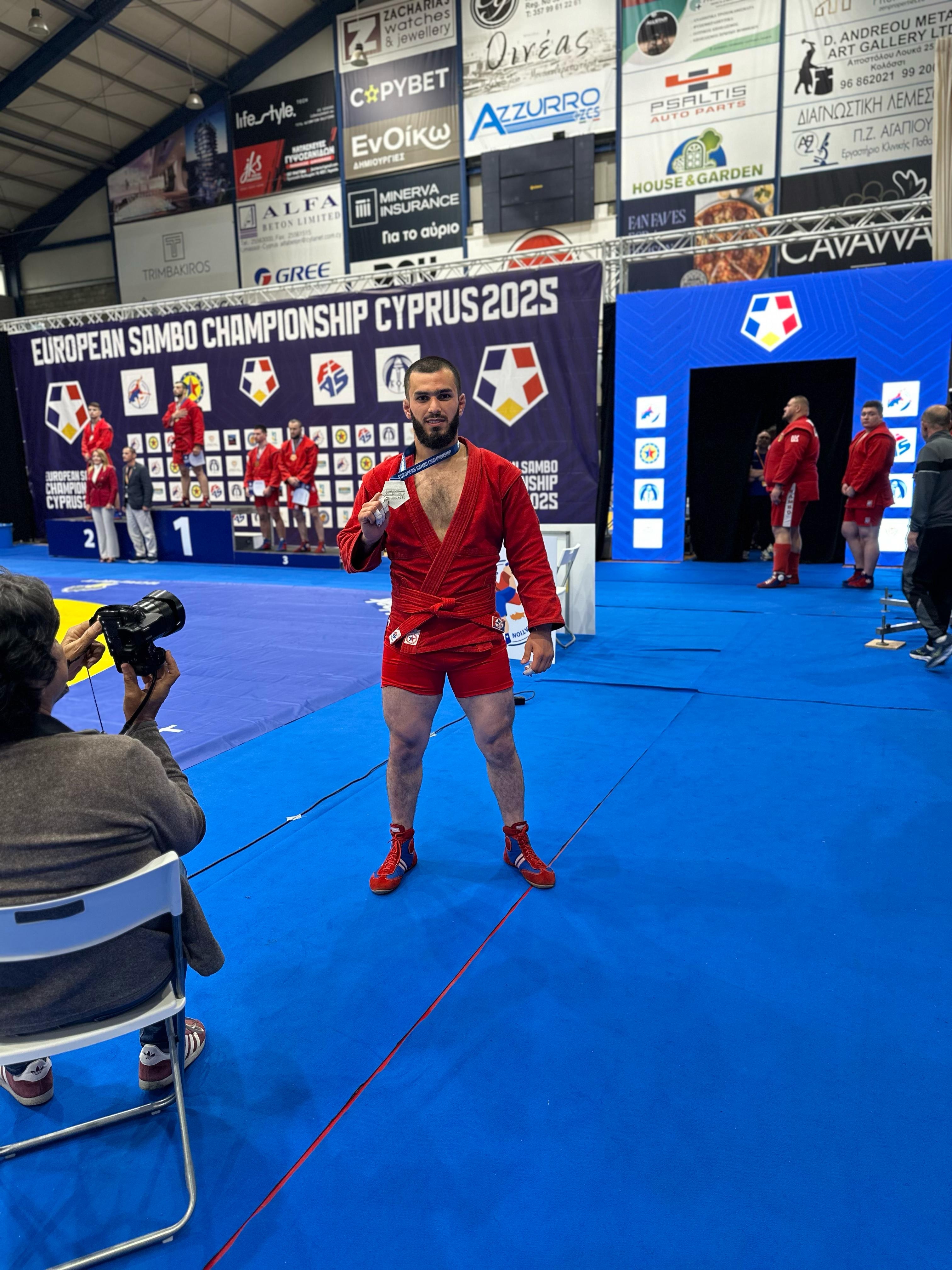 Sambo Avropa çempionatı və birinciliklərində 3 gümüş 4 bürünc medal