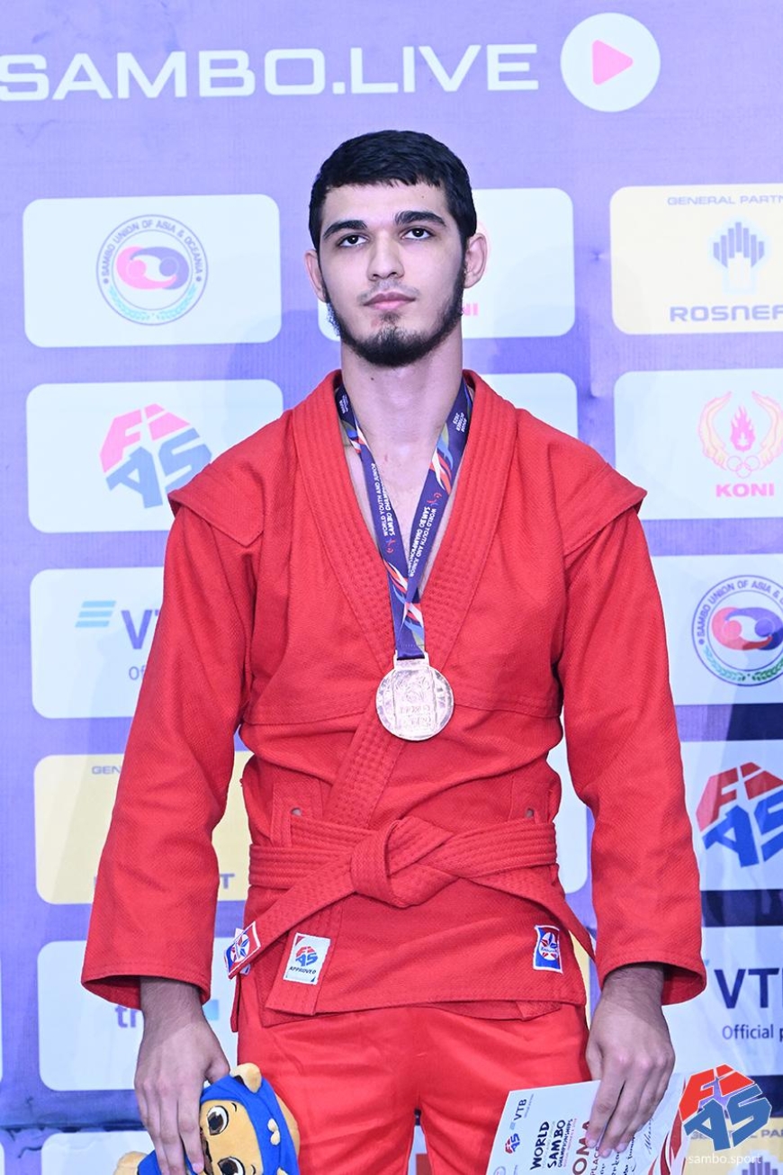 Sambo üzrə dünya birinciliyndə 1 gümüş, 2 bürünc medal