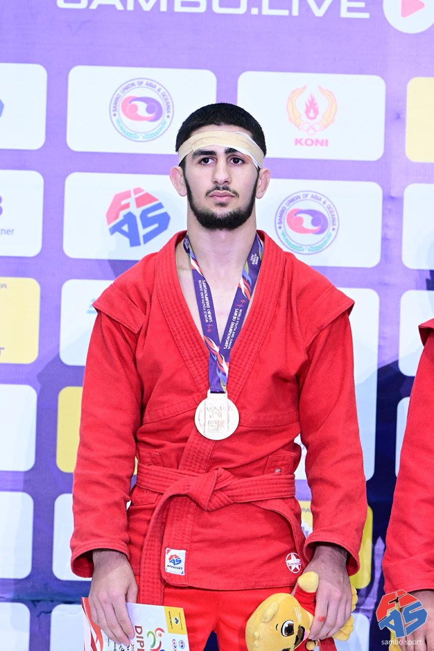 Sambo üzrə dünya birinciliyndə 1 gümüş, 2 bürünc medal